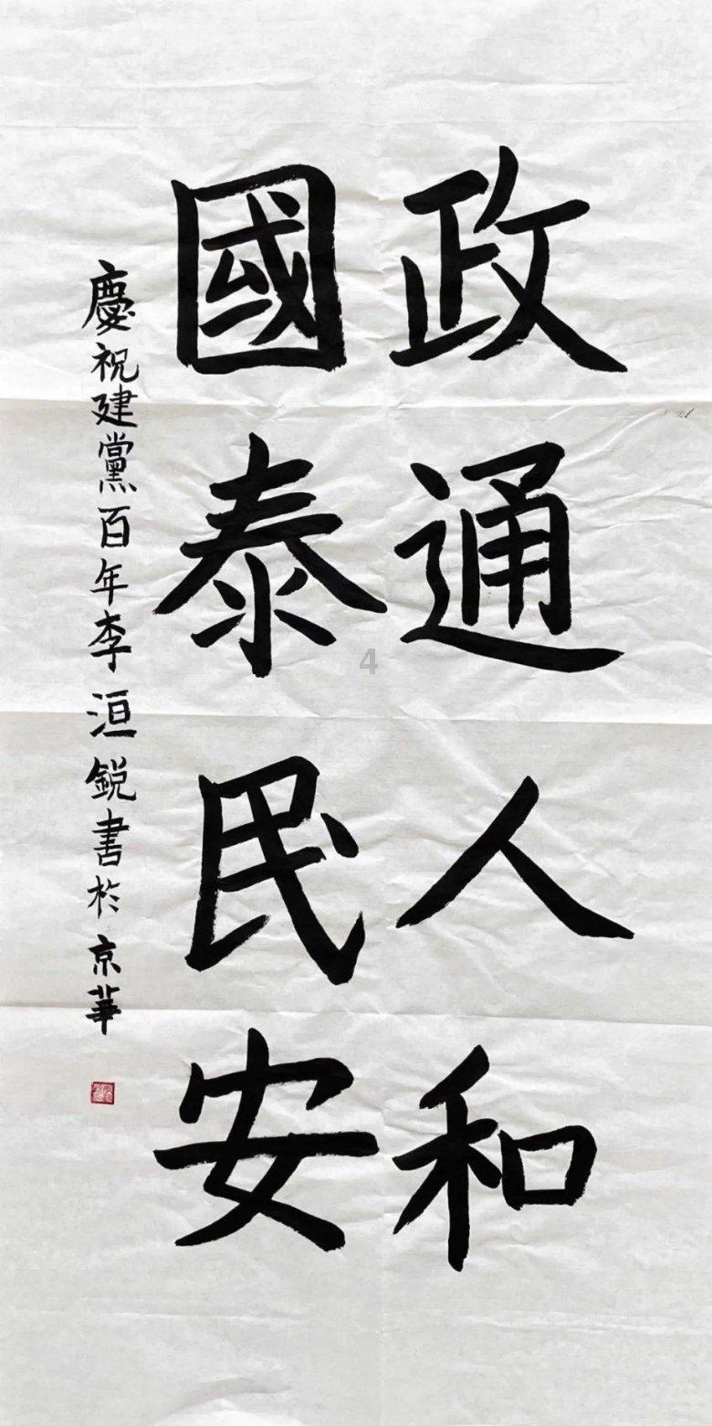 帅哥美女们，你们认为什么发型适合我，中分还是